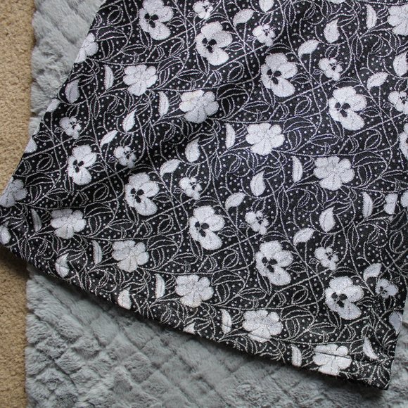 Unbranded Women's Black/Silver Floral Extra Wide Leg Pants ~XL~ - Picture 3 of 6